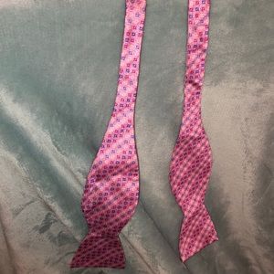 Pink bow tie